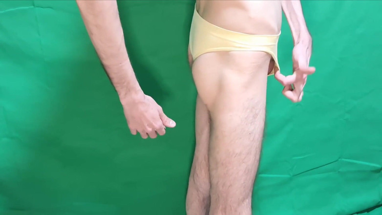 HeIsSooThin: 两条黄色丁字裤试穿（自由剪辑）