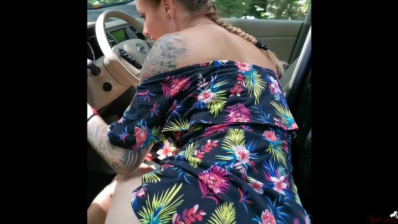 Wet Kelly: Milf ama orinar en el bosque