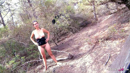 Full porn collection: สาววัยรุ่นนมใหญ่ มิลย่า ถูกพ่อเลี้ยงเย็ดลับๆ กลางแจ้ง