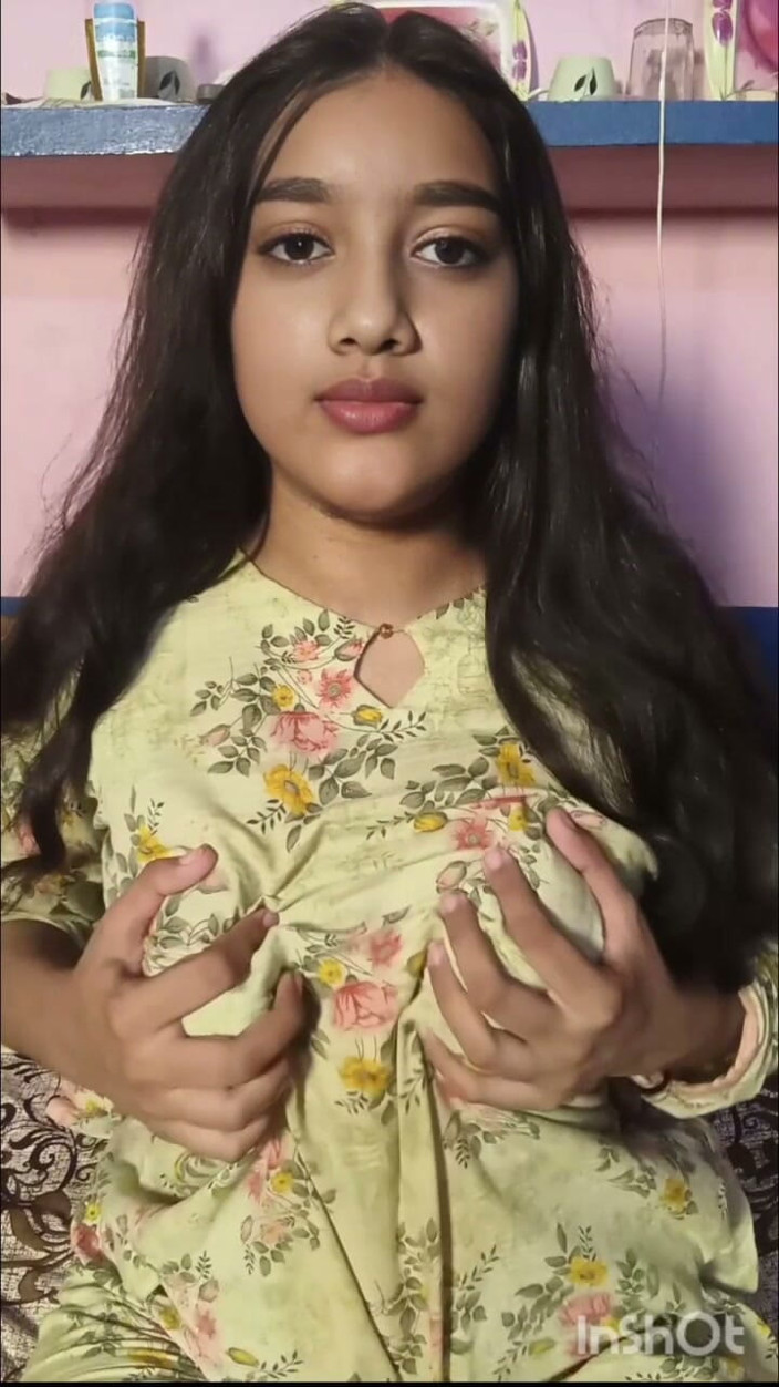 Naughty_Sana: hot desi saali raat men oongli kar rahi aur maastarbeting...