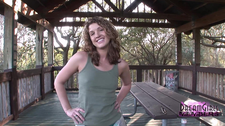 Dream Girls: Bloedhete corey toont het allemaal in een park