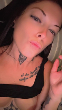 Sexy MILF Squirting