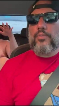 Ho chiesto all'autista dell'app Uber di scoparmi la figa al motel, gli ho dato un buon assaggio