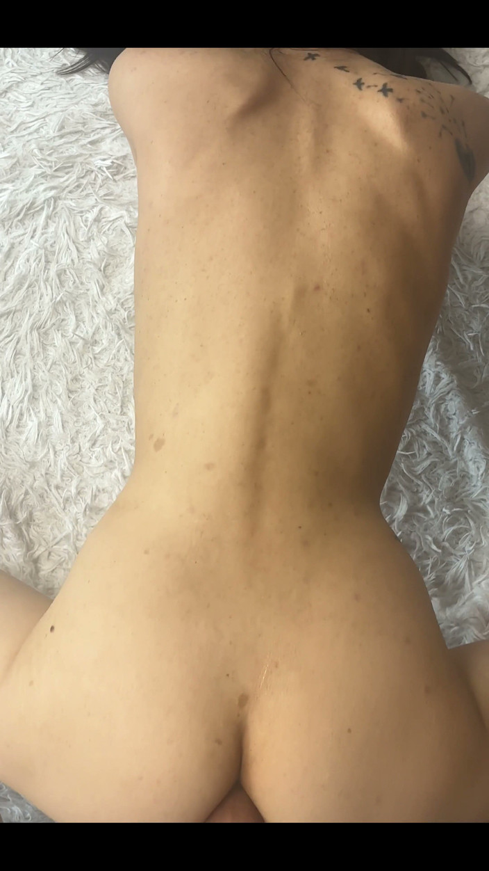 LeilaBeat: Stuzzicando solo da dietro ... Vuoi venire a giocare con il...