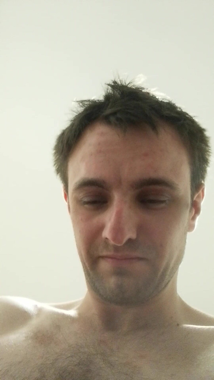 Lukboy92: セックスが欲しくて、話せる相手がいません