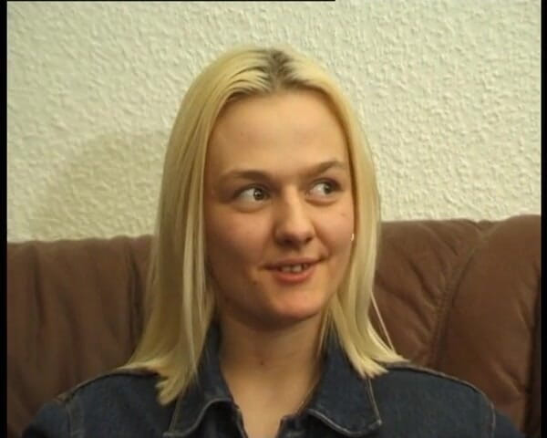 YOUR FIRST PORN: Bei Alex Sind Alle Tore Offen - cu Alex Toate porțile...