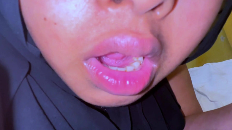 Aria Mia: サウジの美しい大きなお尻と毛深い膣、BBWのホットな女の子が両親が隣の部屋にいると超興奮している