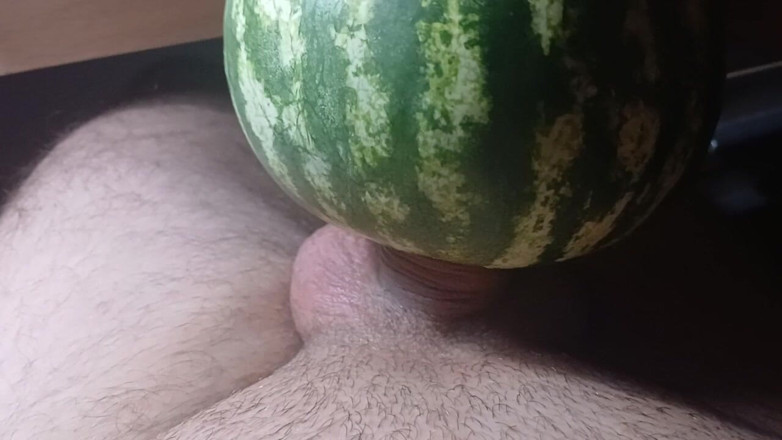AlexCat: Pepenele verde este atât de dulce și suculent penisului meu a...