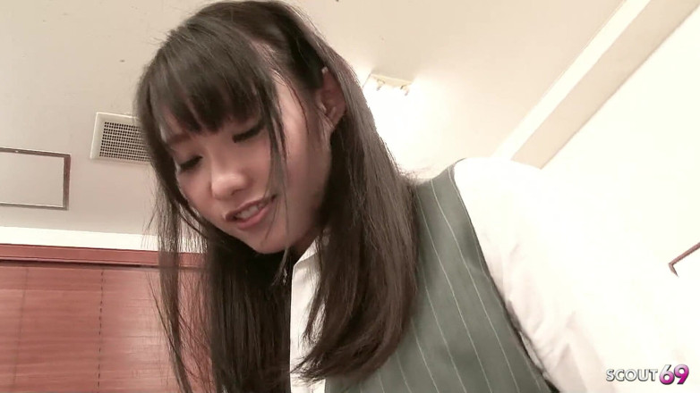Asian porn collection: 무수정 그룹 CFNM 펨돔 질싸 섹스에 한 소년을 유혹하는 세 명의 일본 사무실 소녀
