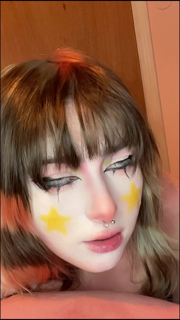 Mushroombitchx: Tvář s orgasmem z galaxie