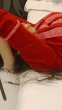 Erkek arkadaşıyla yeni tarzda oral seks yapıyor
