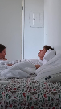 Šťavnatá holka dobře kouřila