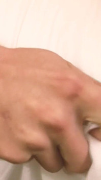 Tesão servos cena 3: Homem gay com tesão chama um amigo para fodê-lo no hotel