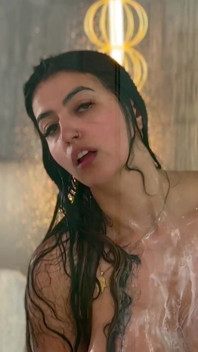 Aaliyah Yasin Plays in the Shower
