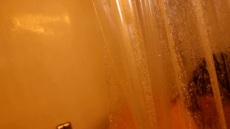 GamerGirlRoxy: POV - chuveiro com final de gozada facial
