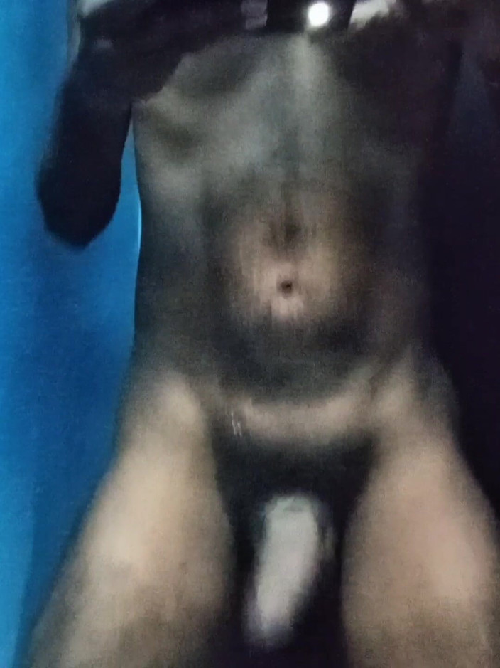 Priya show: 锻炼是促进健身和健康的身体活动，改善情绪，对大多数成年人来说，目标。