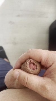 Young Man Masturbates and Close-ups in HD Quality