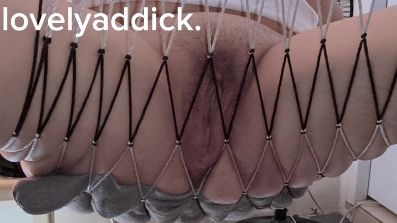 Lovelyaddik: Adik tiri yang lagi rocking dicium