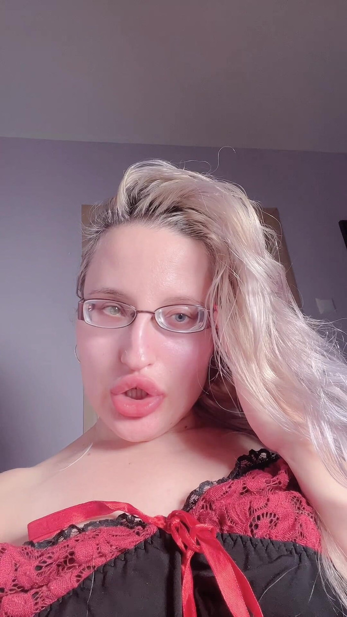 FinDom Goaldigger: Škádlení posedlostí rty
