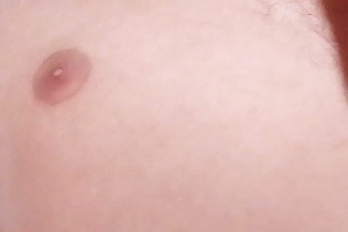 Gangbang straight: Priganka, massage des tétons avec des éclats