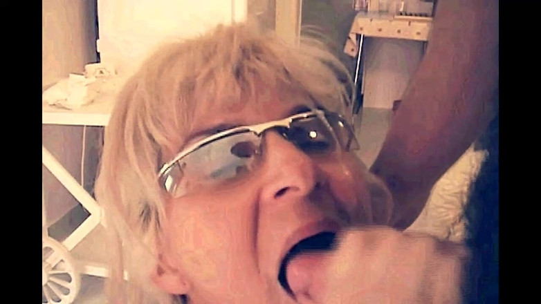 My Dirty Family: Старую шлюховатую блондинку трахнул в рот и задницу большой волосатый член