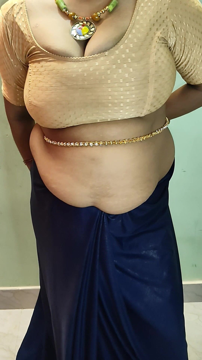 Kavita suman: Indisk knubbig BBW fru saree show och smutsiga prata