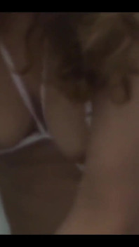 Bini berbulu 58 tahun saya, Latina, mempamerkan teteknya yang lazat kepada kawan-kawan saya untuk melancap mereka, suami cuckold - Ardientes69