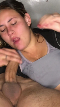 Ma copine a perdu un pari contre moi et a dû me payer avec une pipe et laisser filmer