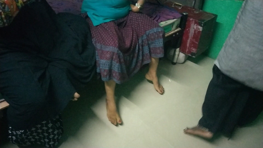 Three Aunty Talking at Bedroom (Tamil lesbian)