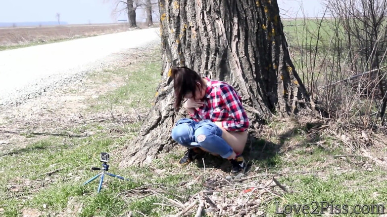 Love 2 Piss: Peeing on the side of the road