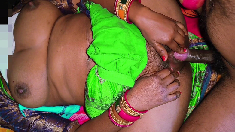 Sumang studio: Fratele vitreg și-a frecat penisul în pizda lui Suman Bhabhi și l-a făcut...