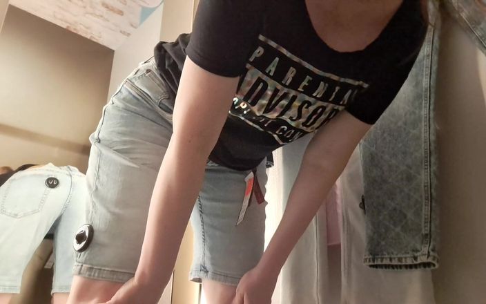 Lady Inari: Försöker på ett nytt par jeans på min underbara röv