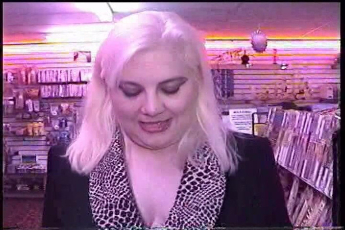 RETROXXX: Reife MILF nimmt BBC, während sie haarige muschi isst