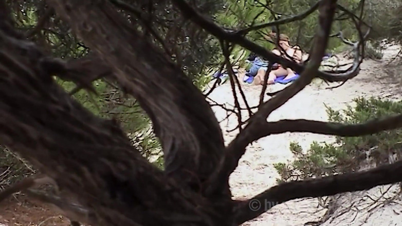 Sextermedia by Pete: Paar ausspioniert beim ficken am strand