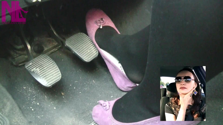 Nyllady: Driving in Black Thick Nylons and Pink Flats