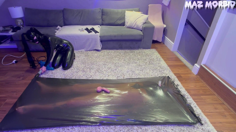 KinkyFemdomTV: Vac Postel sexuální hračka