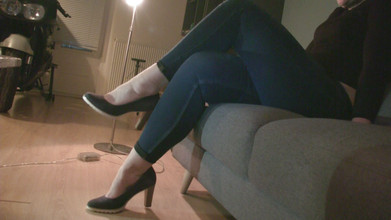 MisS Angel: Bleu Jeans melihat sisi awek motosikal.