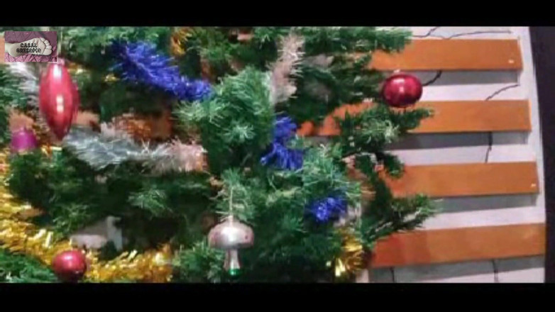 Casal Gresopio films: Mutter Weihnachten Setzt Ihren Weihnachtsbaum 2025 Zusammen