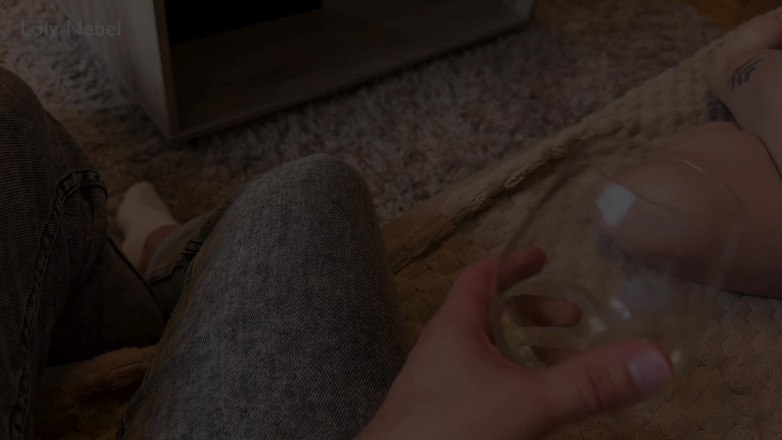 Loly Nebel Studio: La moglie traditrice ha ricevuto una sborrata dentro