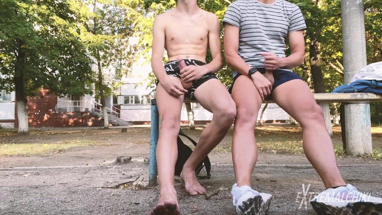 Extremalchiki: Branlette rapide avec des jumelles