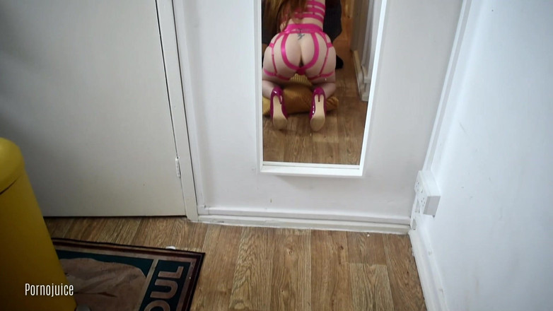 Cheeky UK girls: Lily Kink 핑크 란제리 사진 촬영