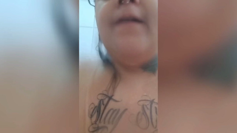Mary Jhuana: Cewek semok kulit putih ini menggoda banyak banget sambil kencing...