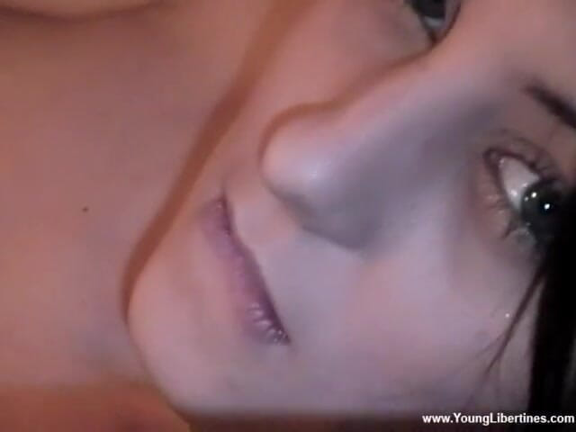 Young Libertines: Teeny fingers herself on cam