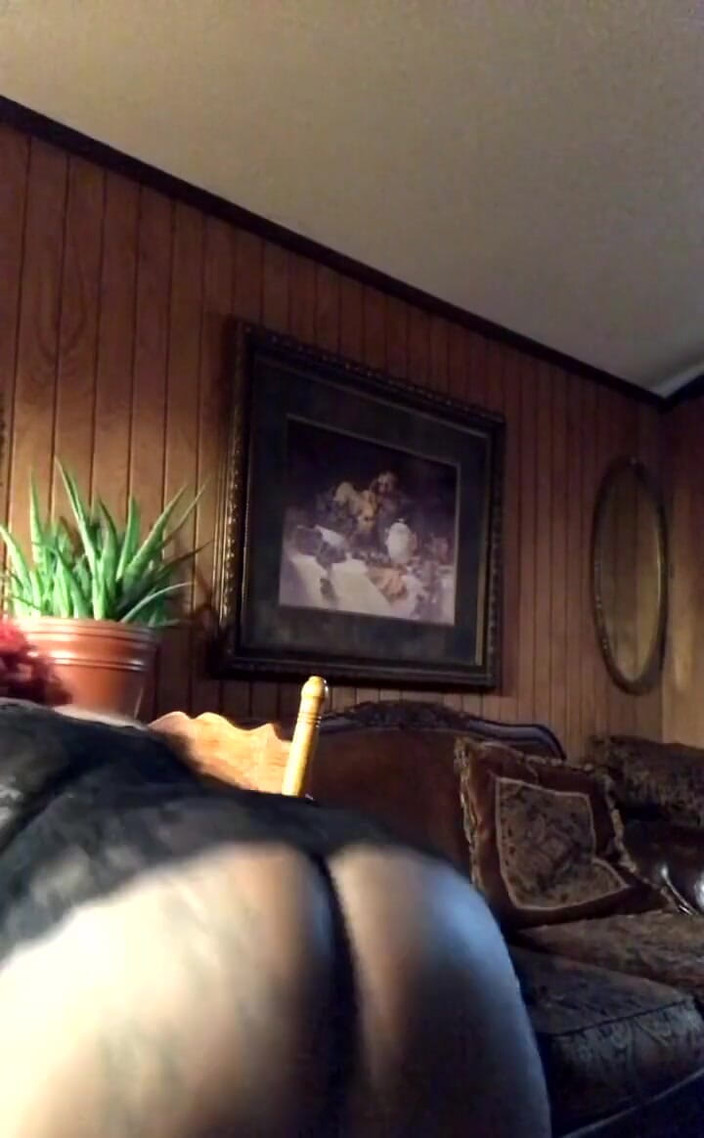 Juicy the houdini: Kamu suka pantat besar?