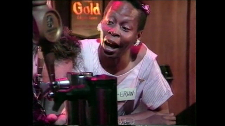 Vintage Usa: Junge Dünne Brünette Hat Sex in Der Öffentlichkeit Im Pub Mit...