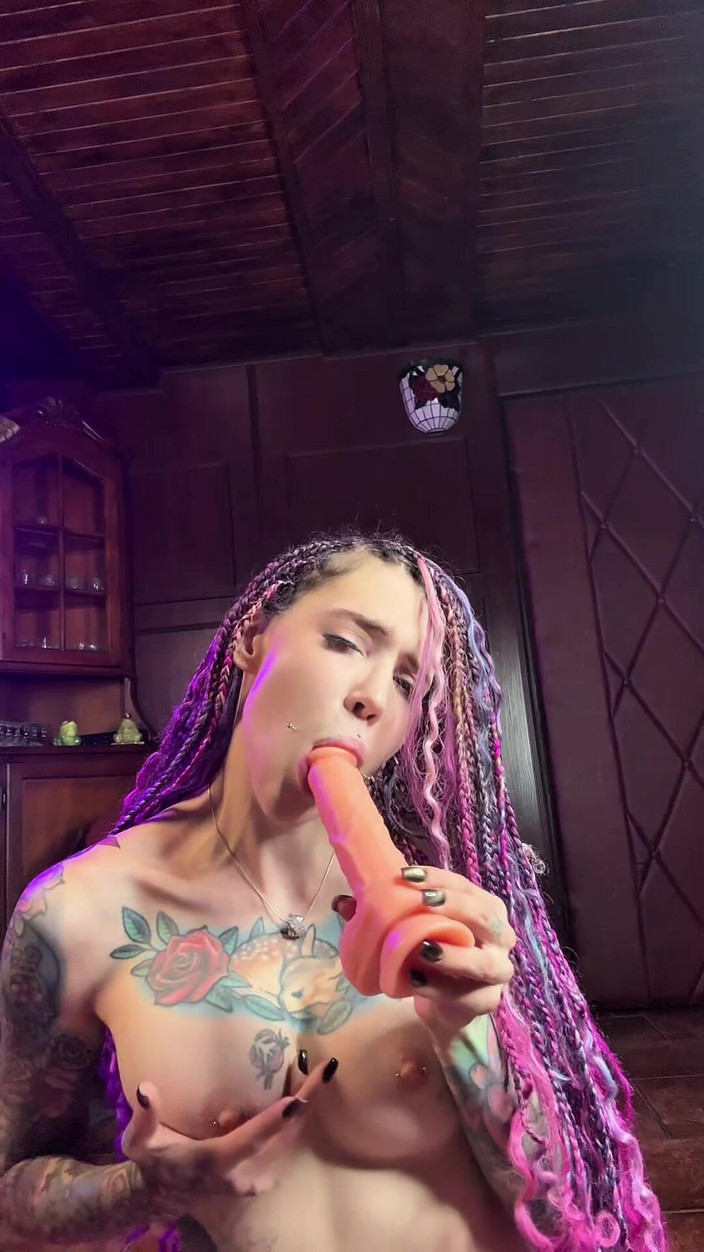 Roxy Rain: Jucărie între buze