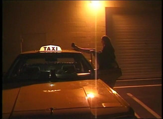 VOP Porno: Lesbianas complacen al aire libre y en el taxi