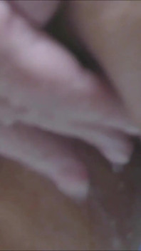 Masturbace, prstění, sání robertku a nahé sprchy Tento Halloween 25 sperma uvnitř