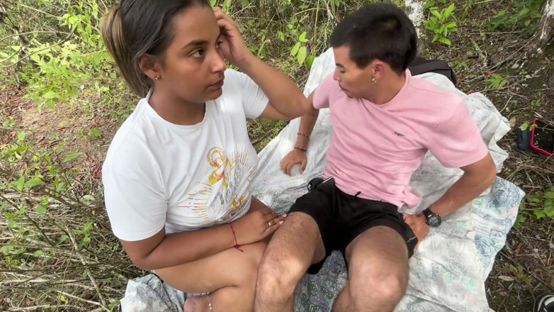 Miaandaxel: Wanderer mit dicken titten bekommt muschi-Creampie auf pilzberg - Porno auf...