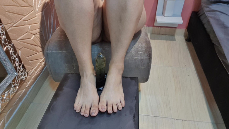 MiaNova: My Feet Masturbate You